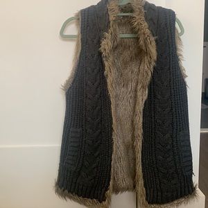 HP 🎉 AQUA Reversible Faux Fur Knit Vest